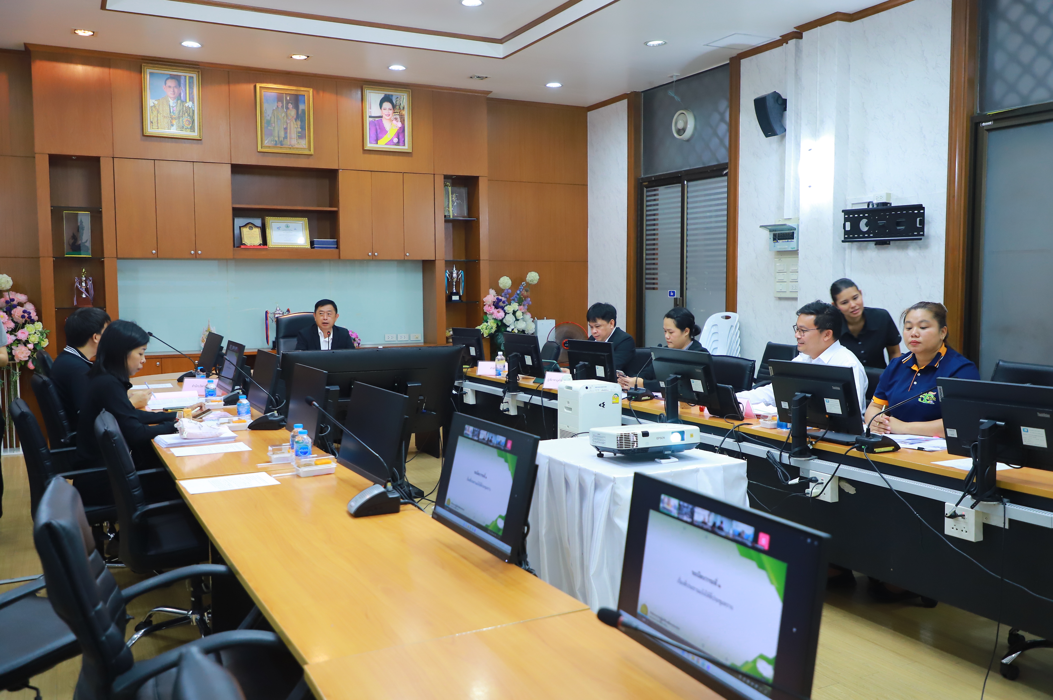 title - ส.ป.ก. ประชุม เรื่อง การลดหย่อนค่าธรรมเนียมในการจดทะเบียนสิทธิและนิติกรรมในการปฏิรูปที่ดินเพื่อเกษตรกรรม